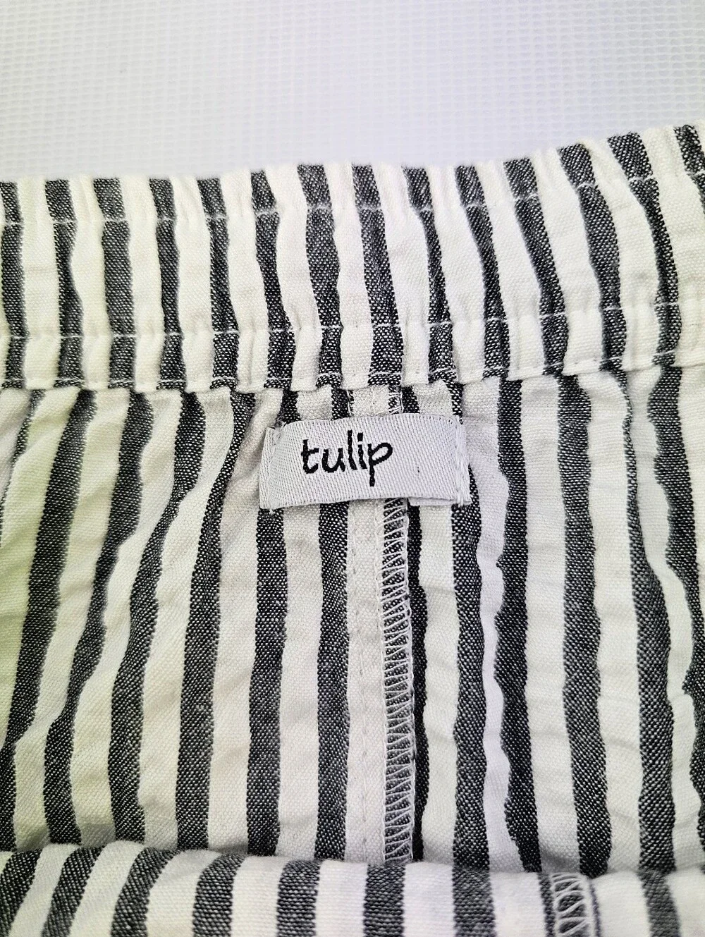 Tulip Brand Vienna Women's Seersucker Gray and White Stripe Cargo Skirt Medium